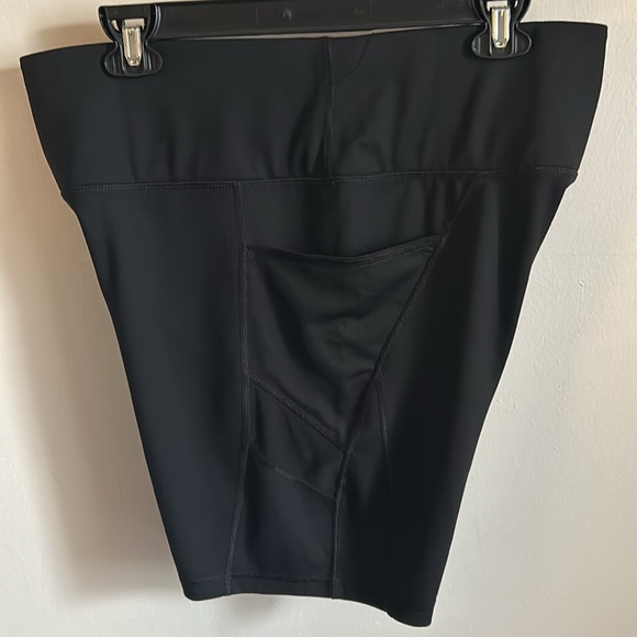 AVIA Women’s Black Wide Band Athletic Workout Biker Shorts Size XL 16/18 - Picture 7 of 7